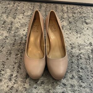Naturalizer nude pump size 8. New without box. Smoke free home